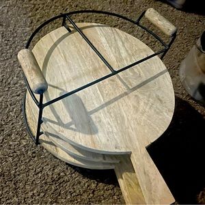 Cutting board stand with 3 cutting/pizza boards!